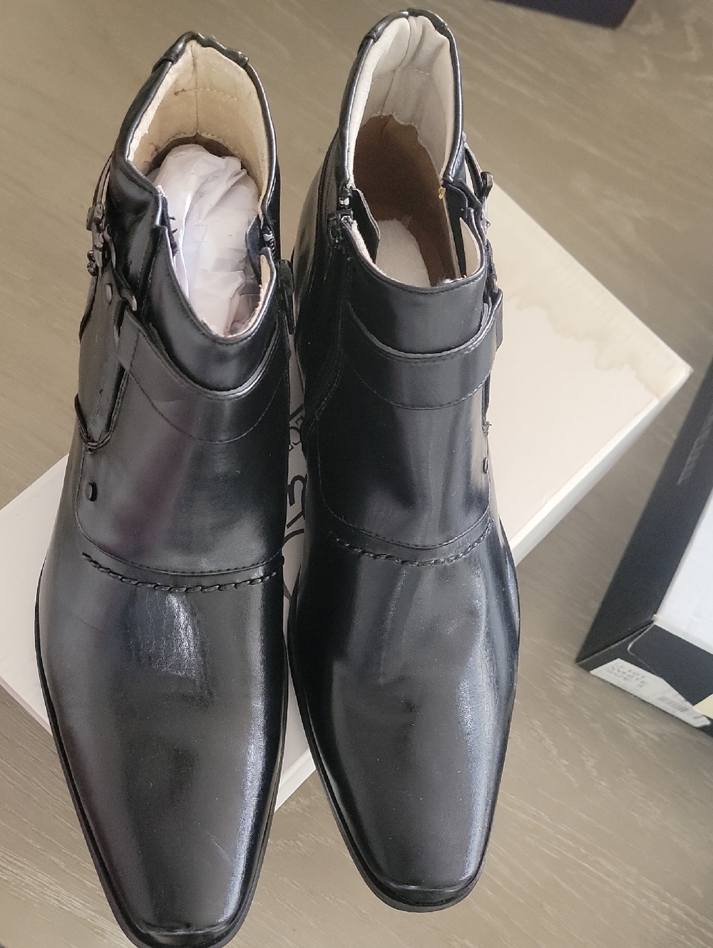 IC COLLECTION Black Leather Men's Chukka Boots with Chain Accent - Picture 3 of 8